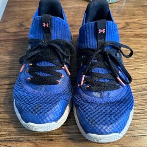 Boys size 4.5y Project Rock 4 Under Armour shoes.